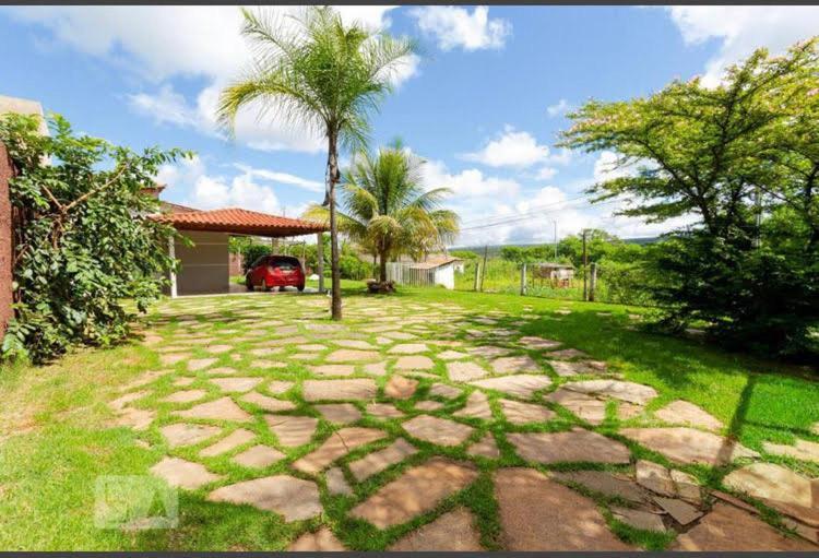 Caso com piscina, há 900 metros do Iguatemi shopping Vila Brasília Exterior foto